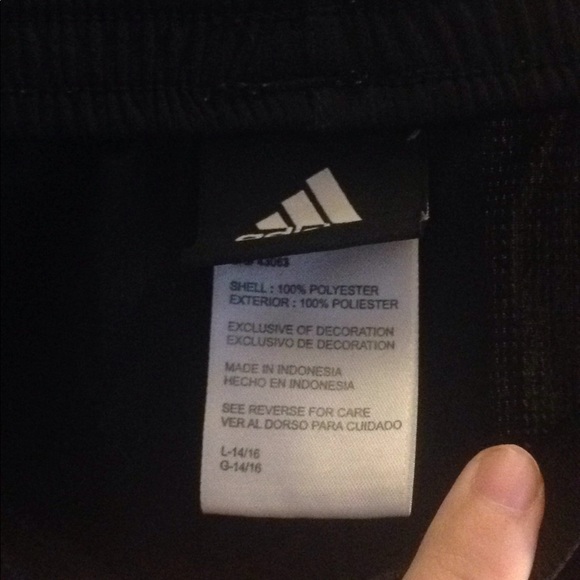 Boys Adidas basketball shorts - Picture 3 of 3